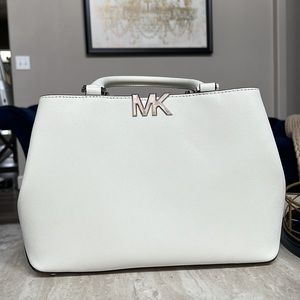 Slay in spring and summer with this beautiful white Michael Kors Satchel!